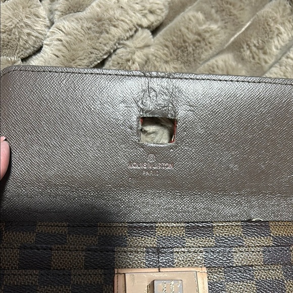 Louis Vuitton Brown and Black Wallet with Iconic Damier Pattern - Picture 4 of 9
